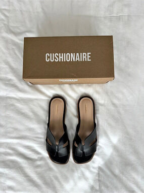 Cushionaire Black Memory Foam Slide-on Sandals